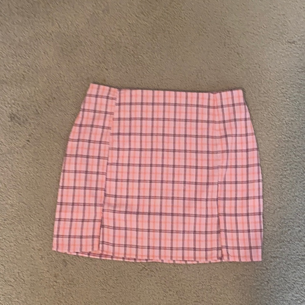 pink skirt!!